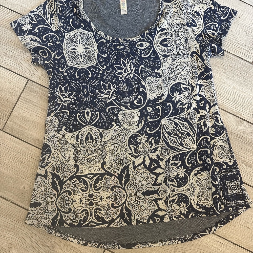 LuLaRoe size small classic tee Navy and White jacquard material!